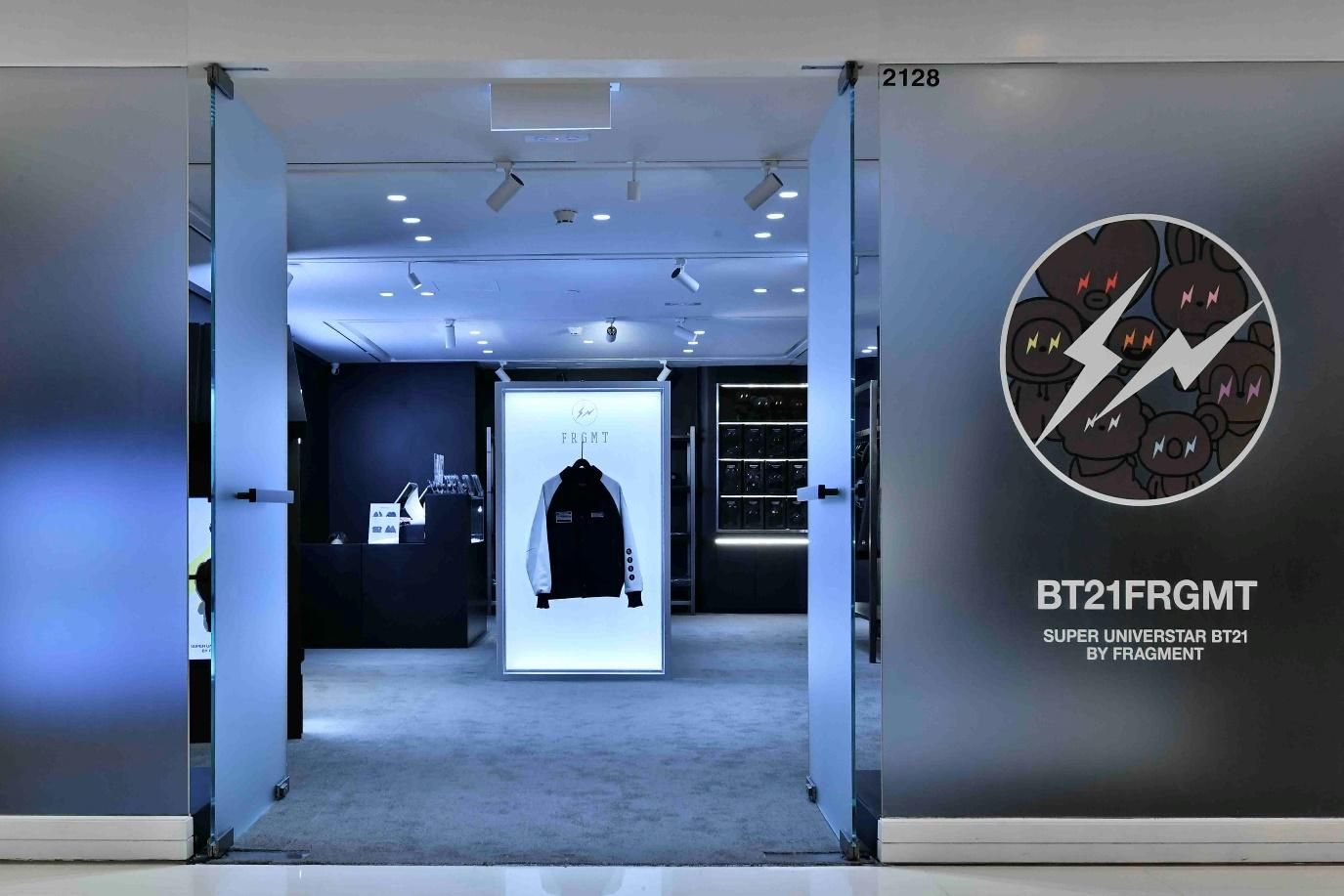 The world's first debut of the special collaboration project "BT21 X FRAGMENT" between IPX (formerly LINE FRIENDS) and renowned streetwear pioneer Hiroshi Fujiwara.